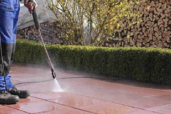 pressure washing in Regina